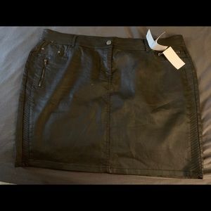 Short black pleather skirt plus size